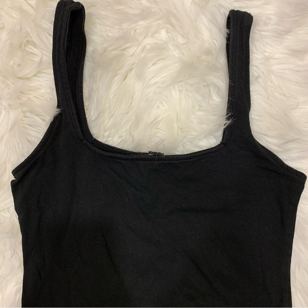 Black cropped tank top - Picture 2 of 5